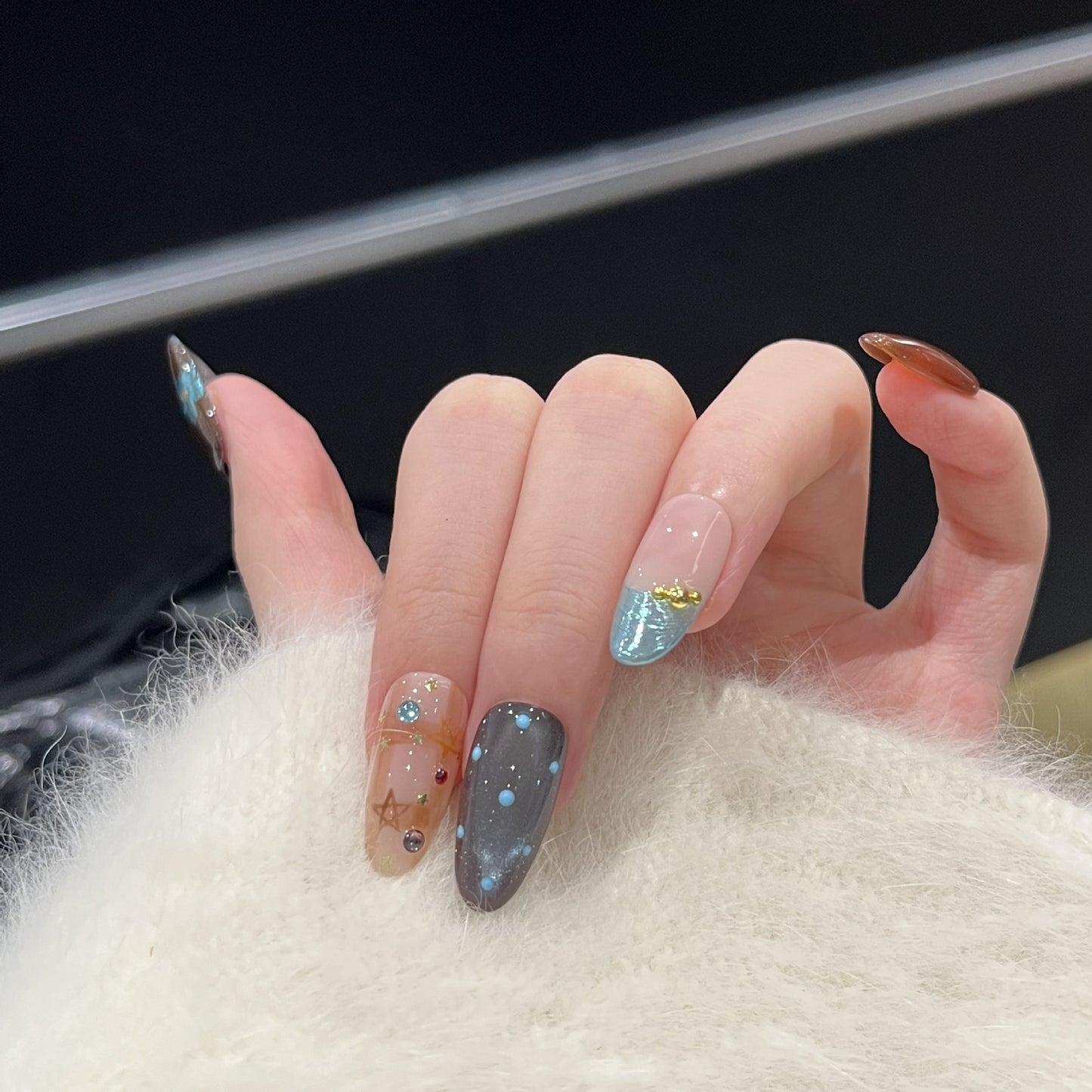 Artistic Press-On Nails Acalora