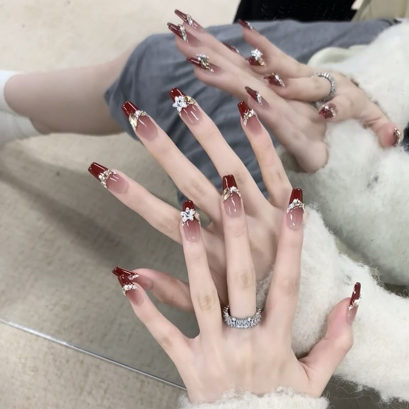Artificial nail set with elegant glittering accents and romantic design Acalora