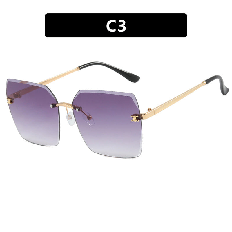Women's square sunglasses in a modern design with a delicate metal frame Karnz