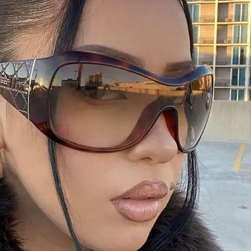 Women's sports sunglasses with wide protective frame and polarized lenses Skanto