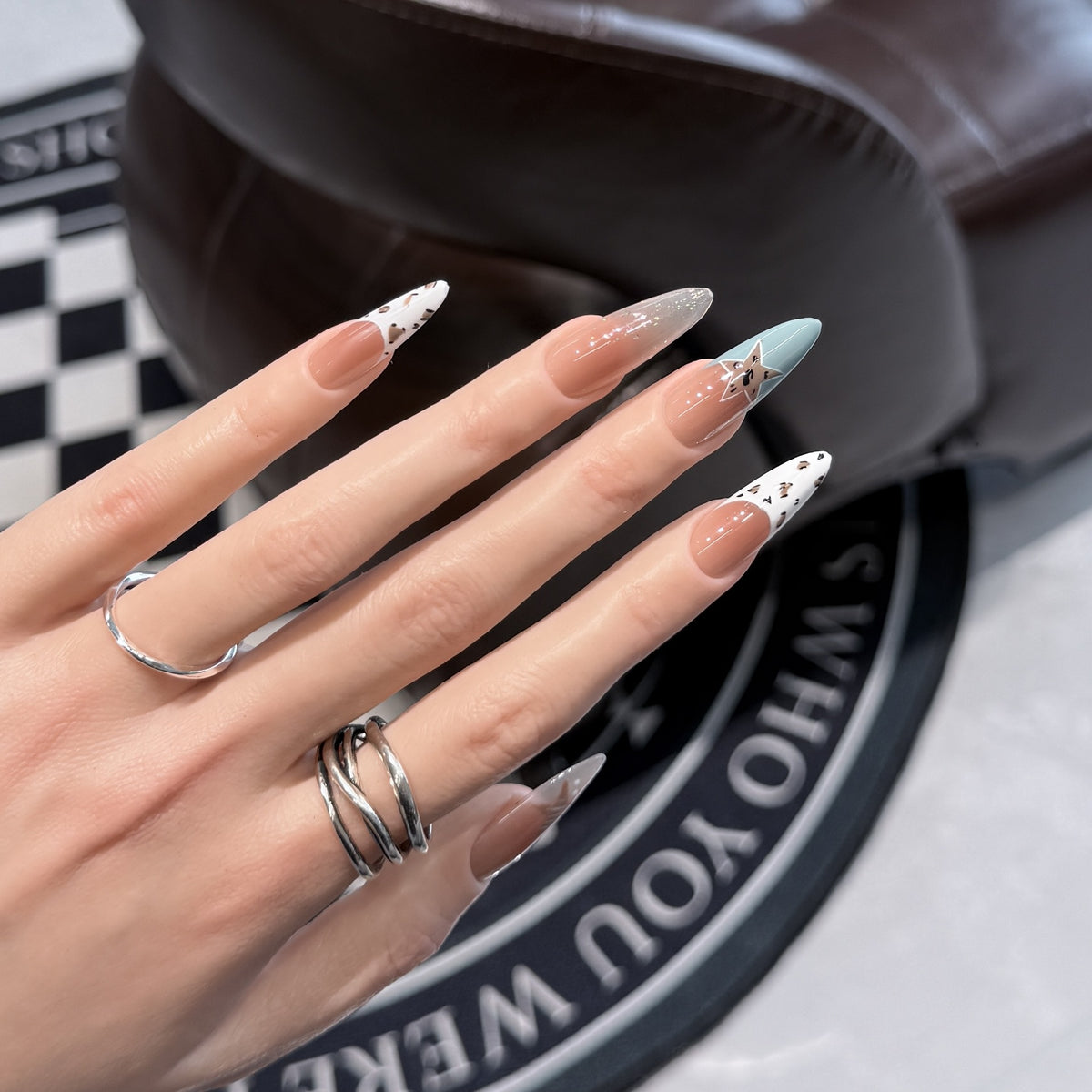 Elegant Stiletto Press-On Nail Set with Artistic Accents Acalora