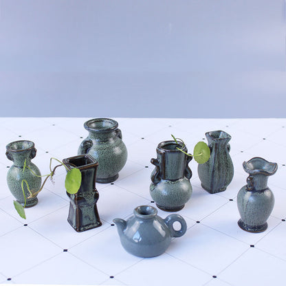 Elegant ceramic vase with artistic design Acalora