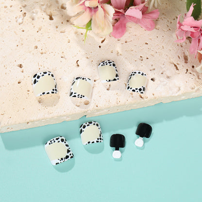 Stylish animal print artificial nails Acalora