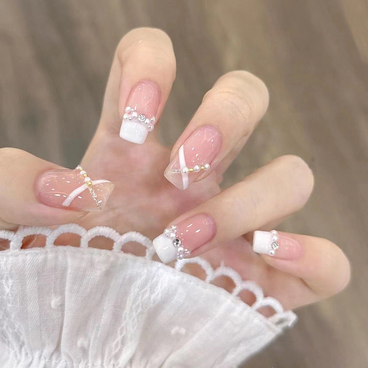 Elegant Crystal-Embellished Press-On Nail Set Acalora