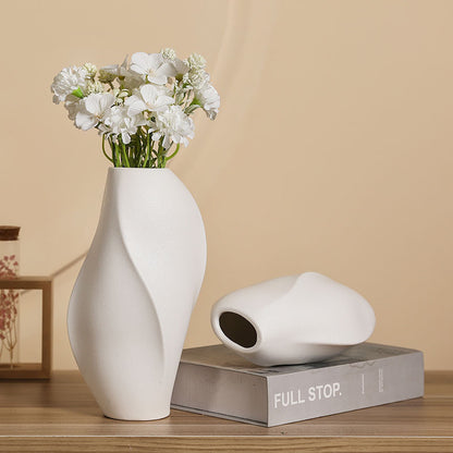 Elegant and contemporary ceramic vase Acalora
