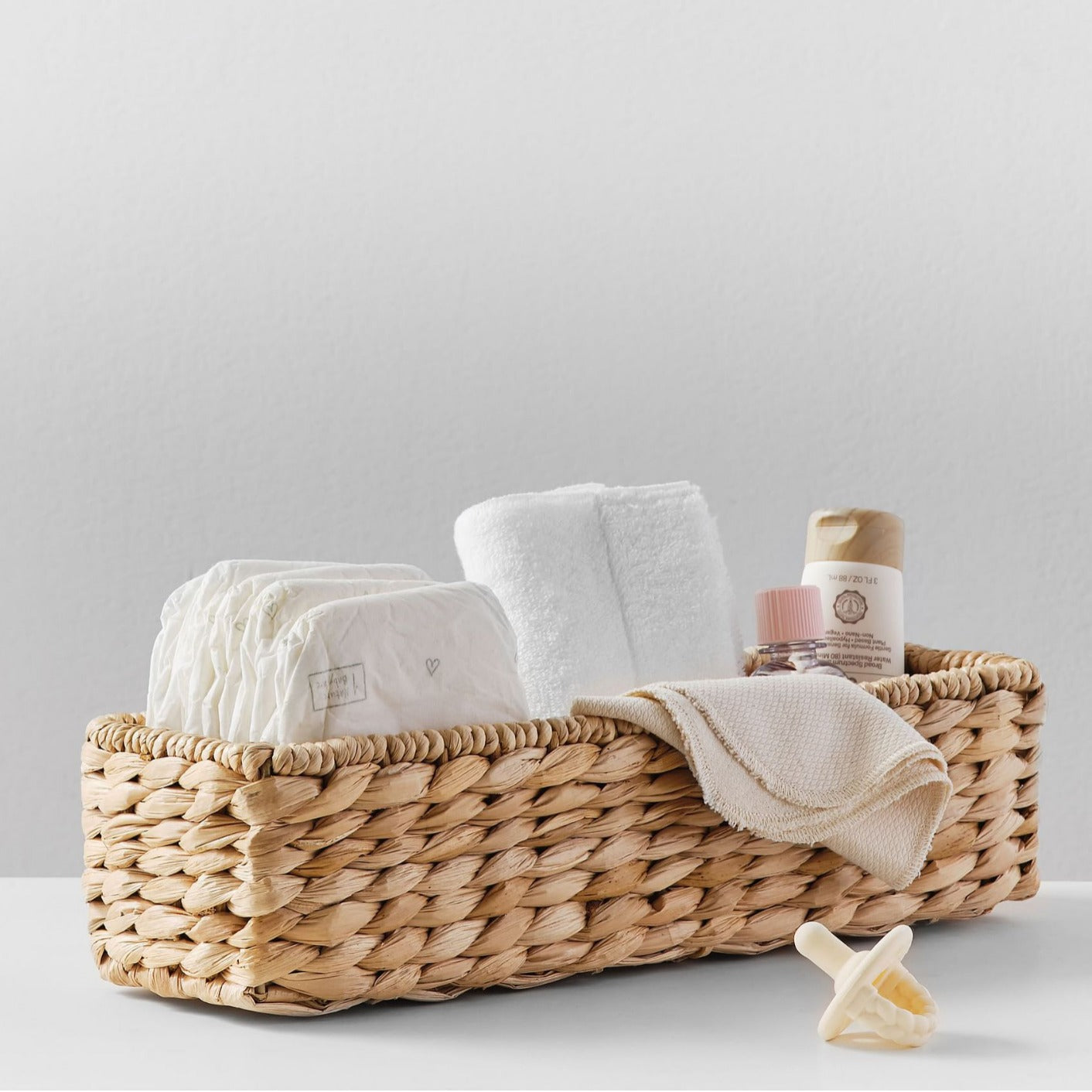 Decorative hand-woven table basket Acalora
