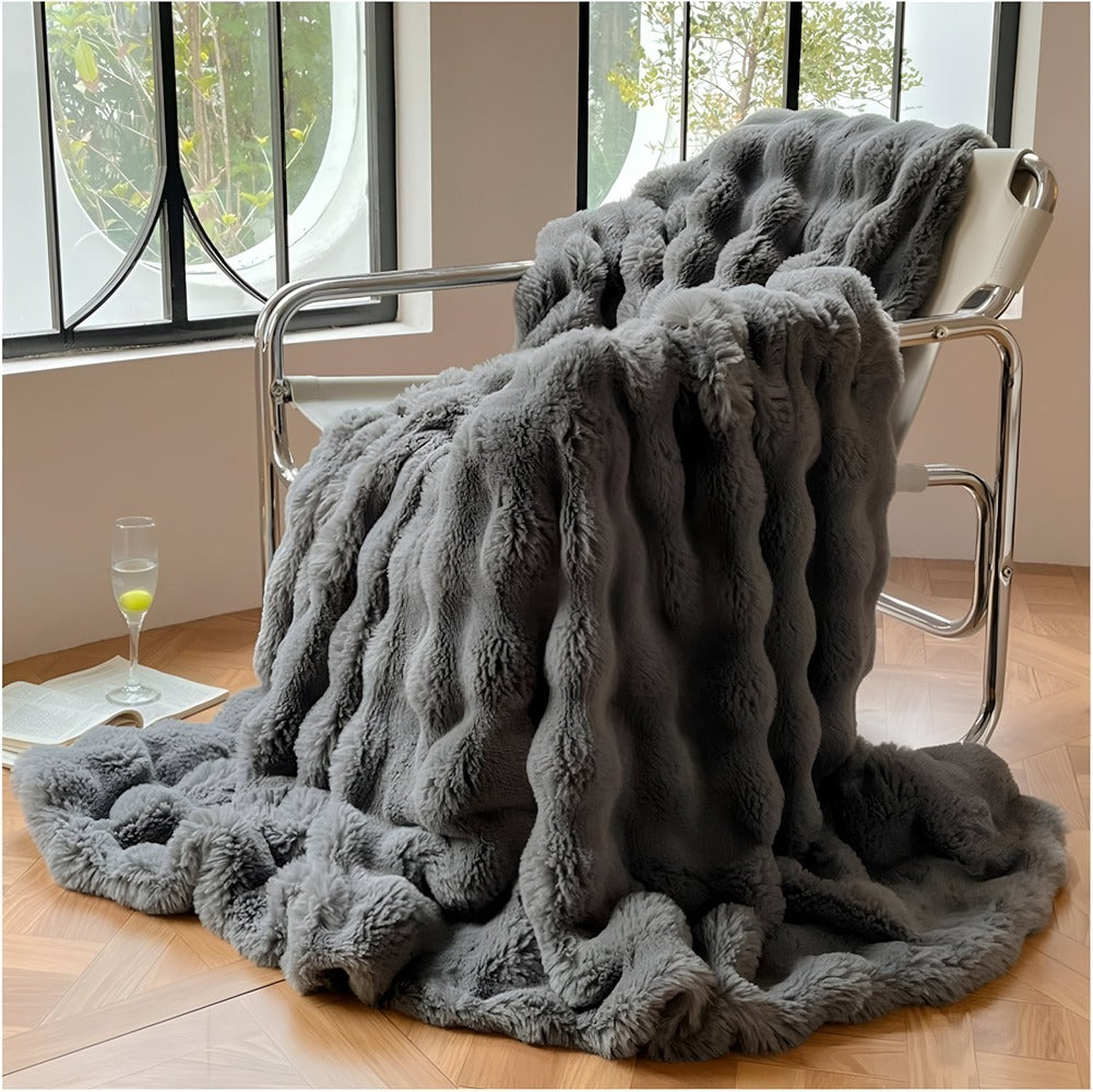 Skanto | Fluffy Faux Fur Travel Blanket – Soft and Washable Fleece Blanket