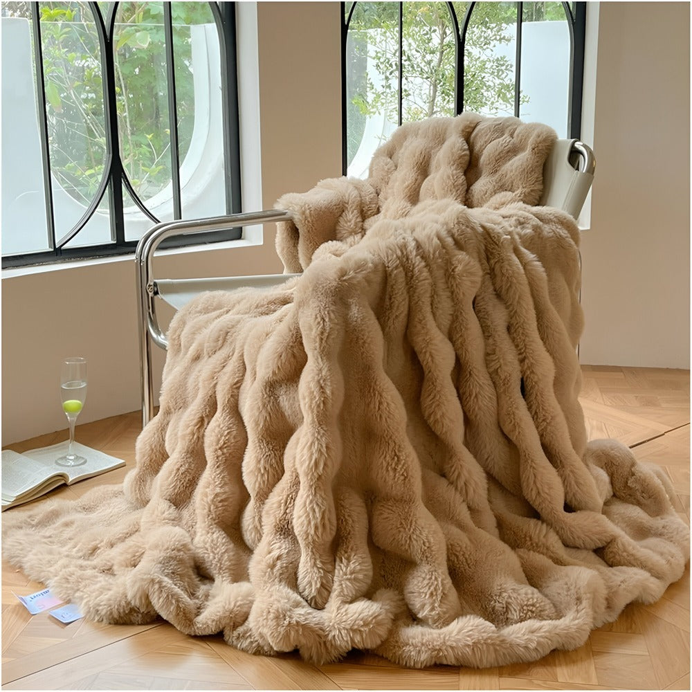 Skanto | Fluffy Faux Fur Travel Blanket – Soft and Washable Fleece Blanket