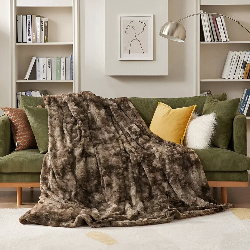 Skanto | Soft Velour Winter Blanket – Warm Coral Fleece Throw in Batik Style