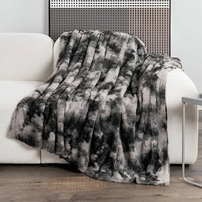 Skanto | Soft Velour Winter Blanket – Warm Coral Fleece Throw in Batik Style