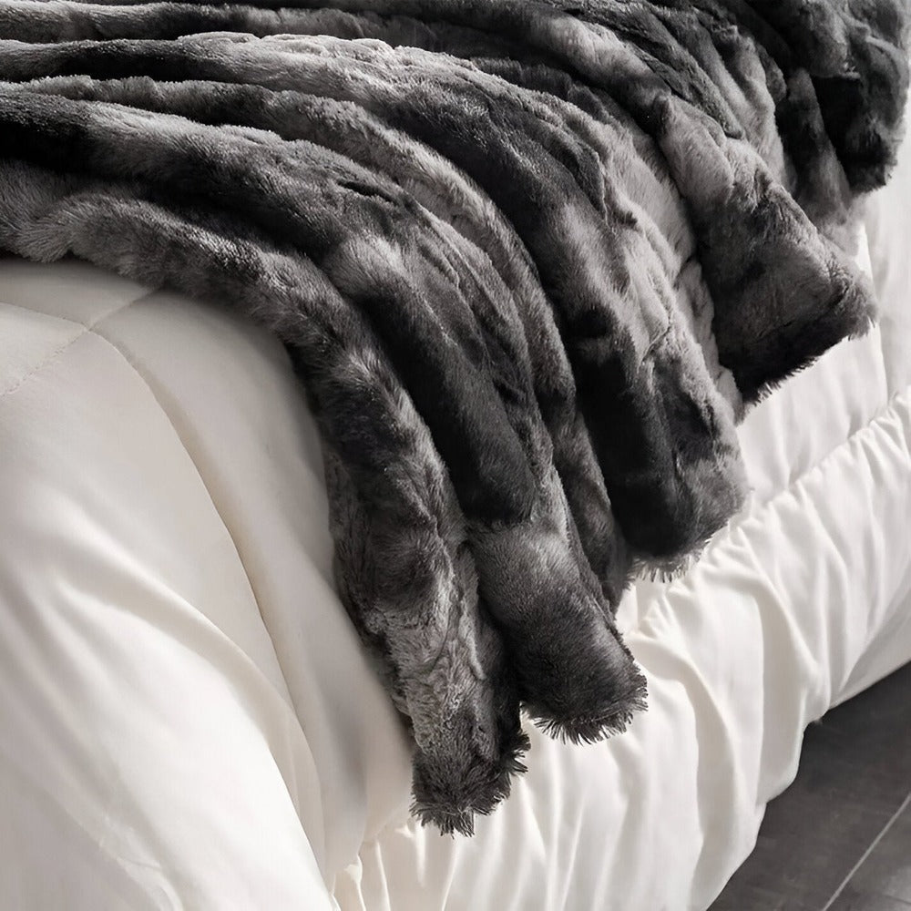 Skanto | Soft Velour Winter Blanket – Warm Coral Fleece Throw in Batik Style