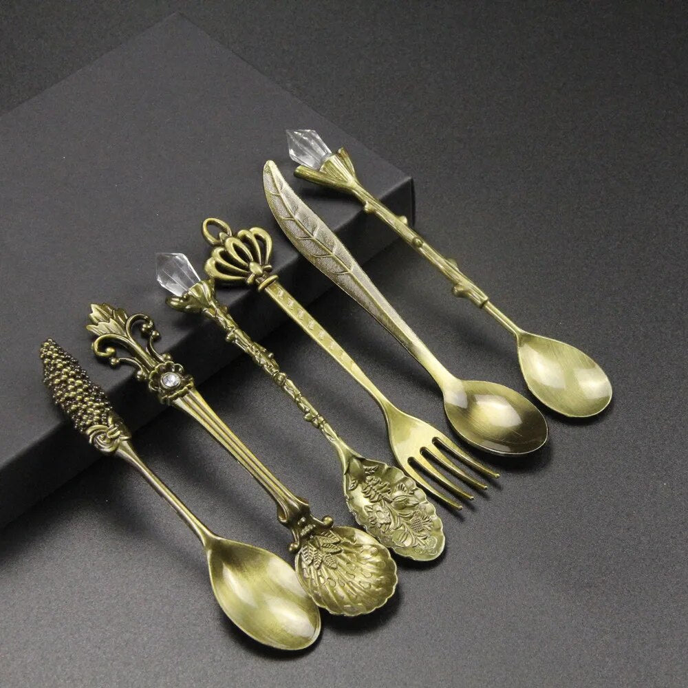 BowLift | Vintage Engraved Teaspoon – Classic Elegance for Your Table