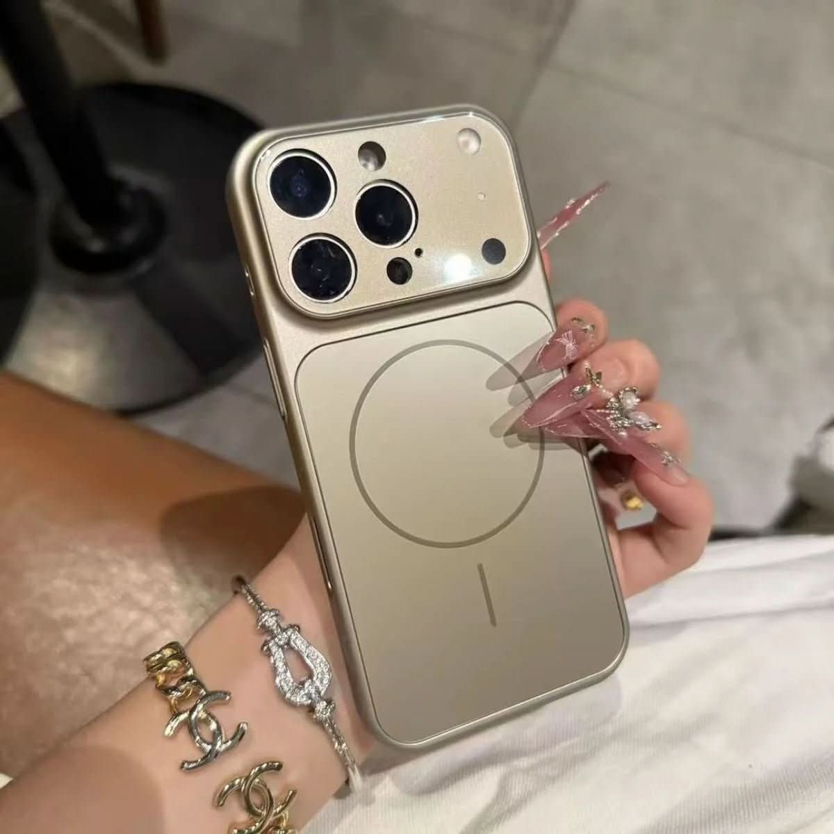 Slim, matte MagSafe case for iPhone