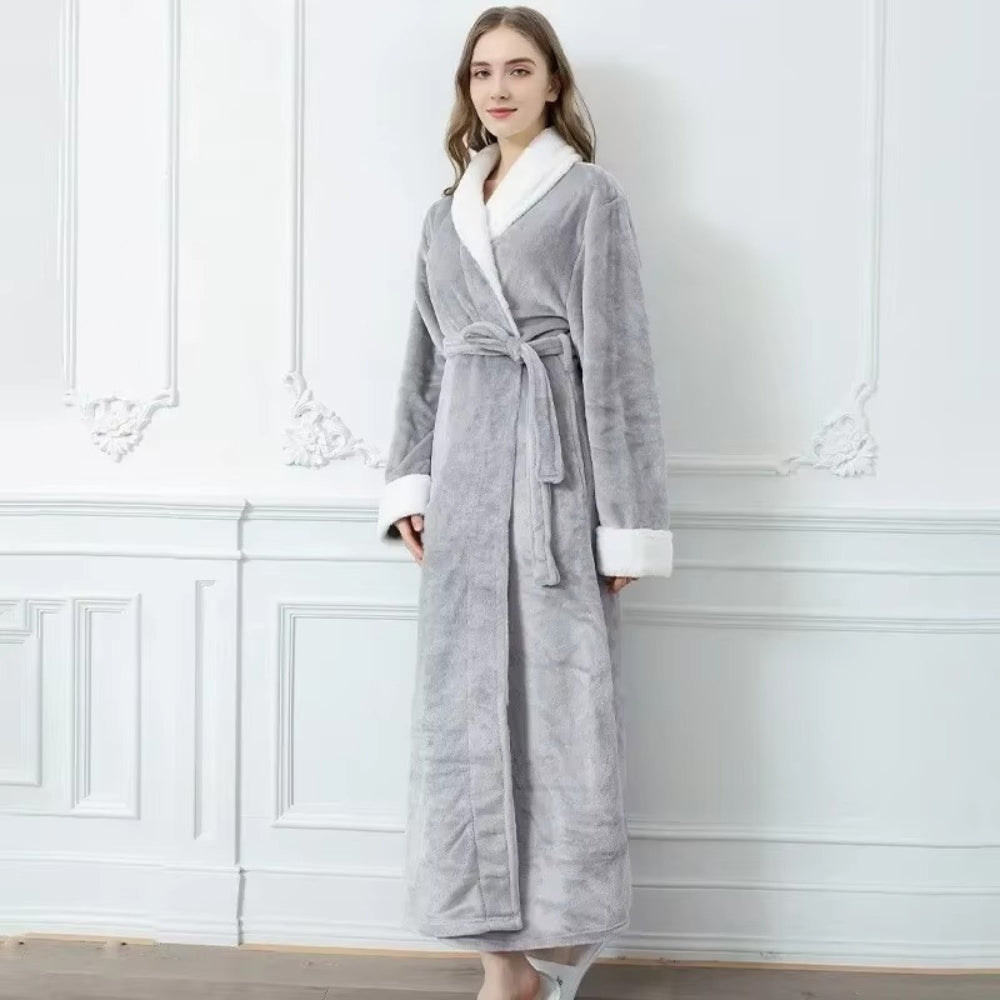Skanto | Plush Fleece Contrast Trim Bathrobe