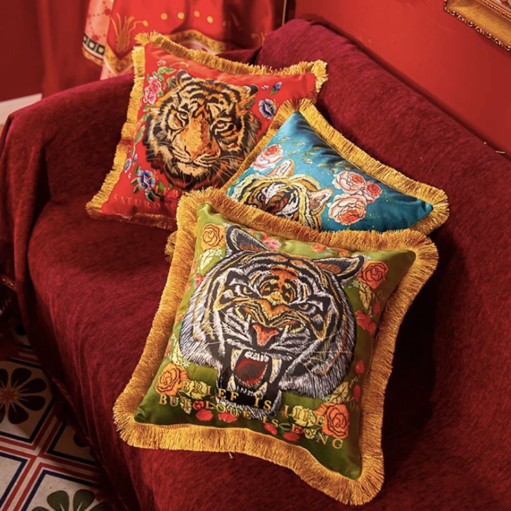 BowLift | Regal Tiger Artistic Velvet Cushion Cover