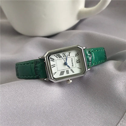 Women's retro watch with leather strap