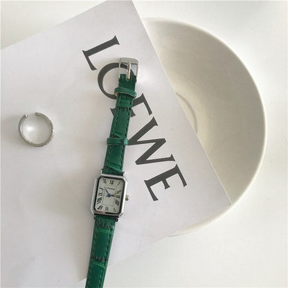 Women's retro watch with leather strap