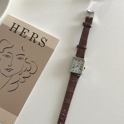 Women's retro watch with leather strap