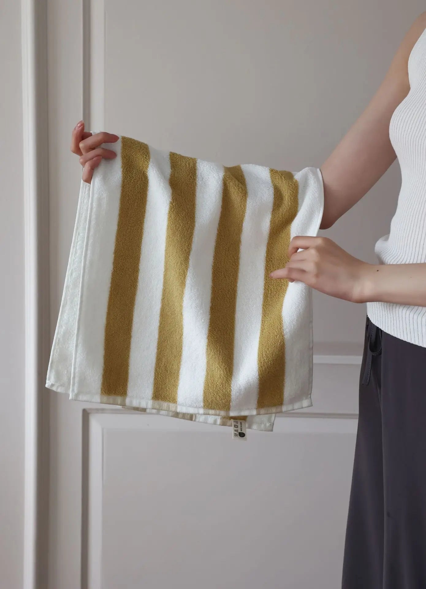 RetroStripe Luxe Cotton Towel – Striped Cotton Towel in Hotel Quality | Bowlift