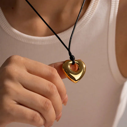 Skanto | Vintage Heart Leather Necklace