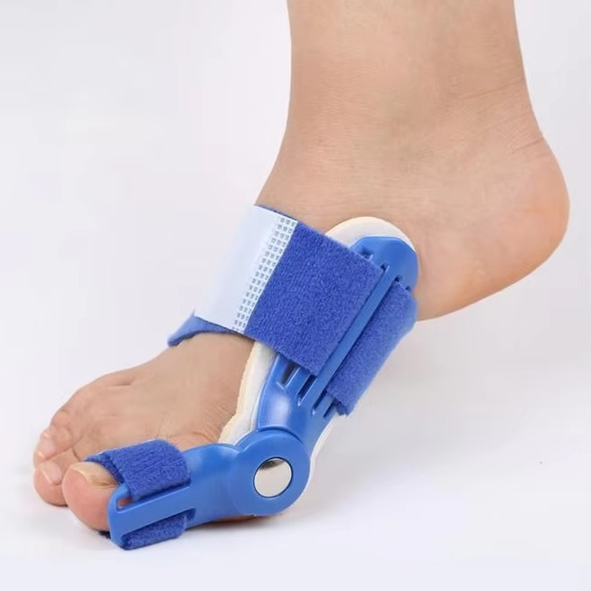 Hallux valgus correction, toe spreader, foot alignment aid