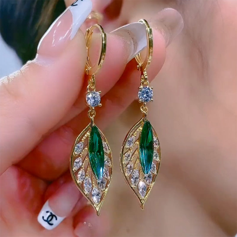 Skanto | Leaf Shiny Zircon Earring