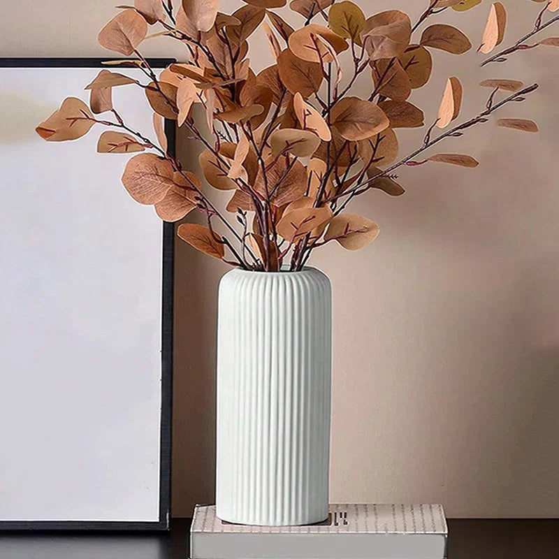 BowLift | LineaForm Modern Ceramic Vase – Artistic Stripes Decoration