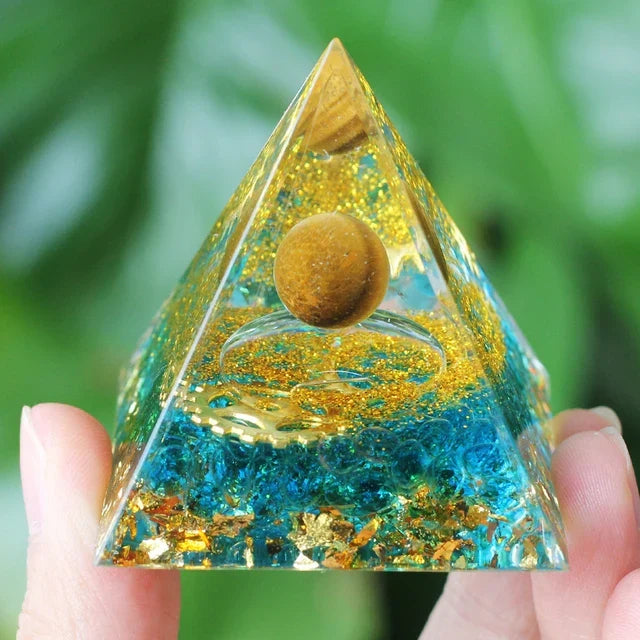 Skanto Skanto | Amethyst Peridot Orgone Pyramid - Energy Generator Crystal Reiki Chakra Orgonite Meditation Tool