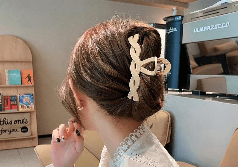 Skanto | Elegant Hair Clip with Strong Hold for All Hair Types