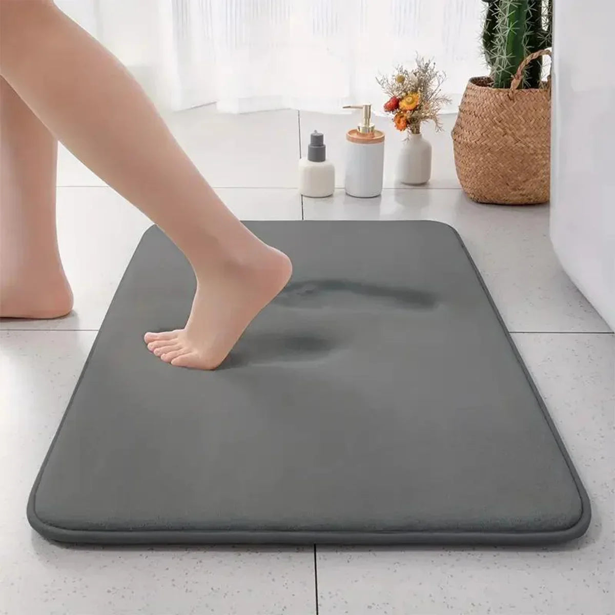 BowLift | Thick Plain Non-Slip Bath Mat made of Flannel with Absorbent Capacity