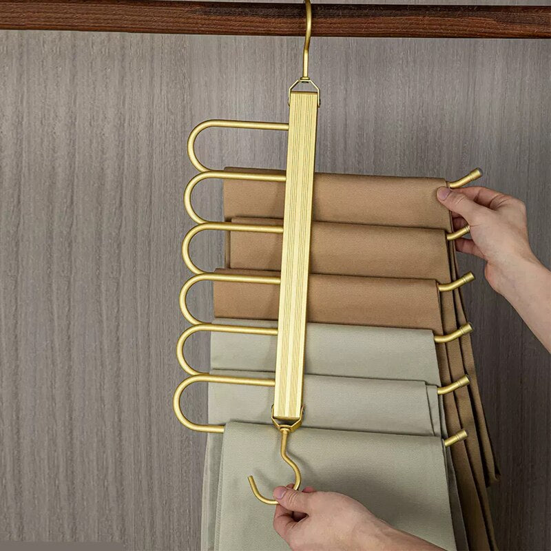 Brehn | Space-saving trouser hangers from Gardudu made of aluminum