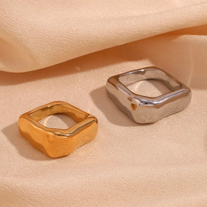 BowLift | 18k Textured Square Ring