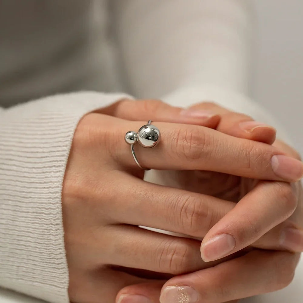 BowLift | 18k Bold Two Ball Open Ring