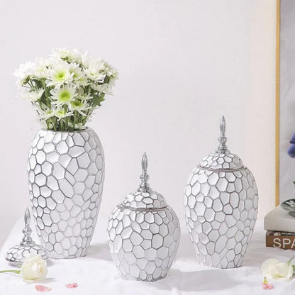 BowLift | Elegant ceramic vase with a gold accent