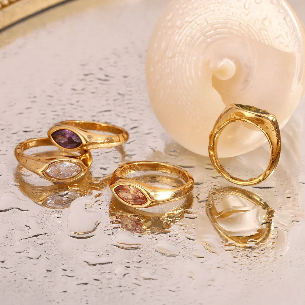 BowLift | 18k Oval Diamond Cut Ring