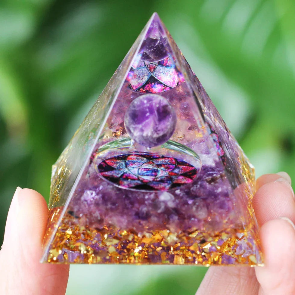 Skanto Skanto | Amethyst Peridot Orgone Pyramid - Energy Generator Crystal Reiki Chakra Orgonite Meditation Tool