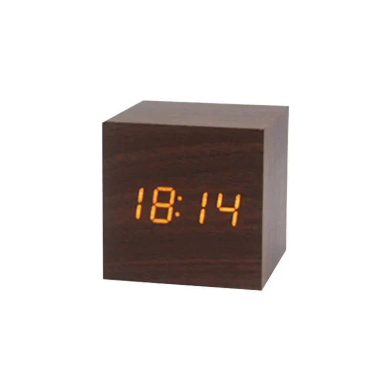 Wooden LED clock with temperature display, digital time display and minimalist design – perfect for bedroom and office