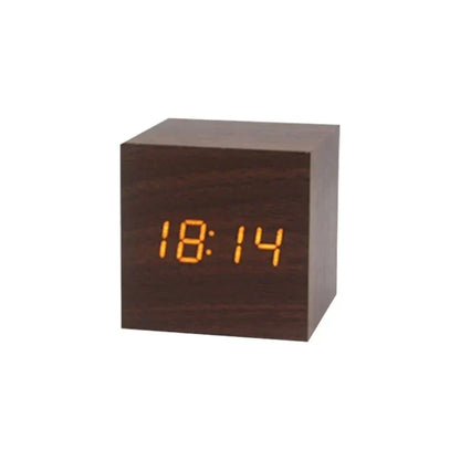Wooden LED clock with temperature display, digital time display and minimalist design – perfect for bedroom and office