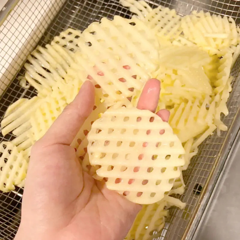 BowLift | CrissChef Potato Slicer | Grid Shape & Stainless Steel | Creative Vegetable Chips | Wooden Handle