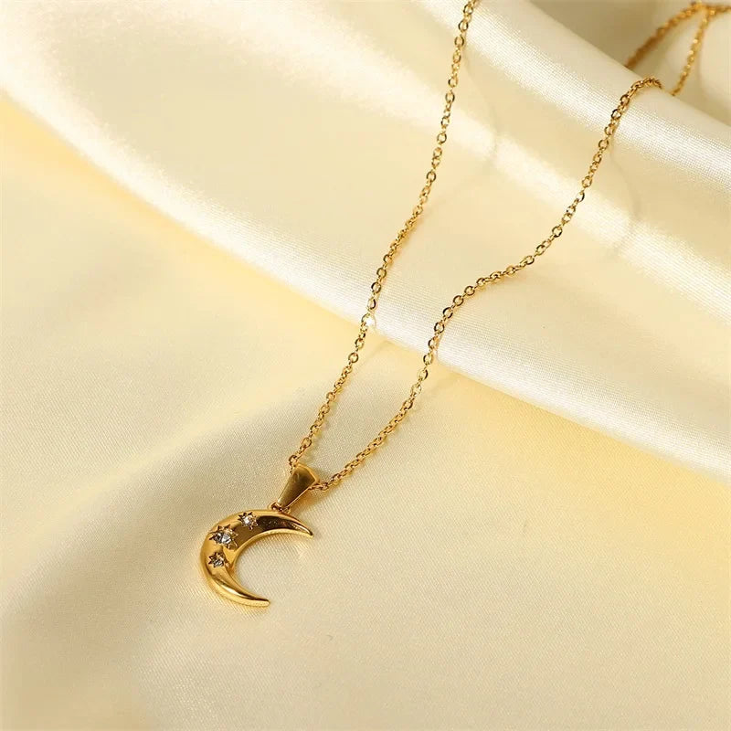Skanto | 18k Diamond Adorned Crescent Moon Necklace