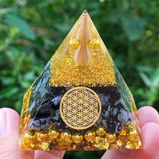 Skanto Skanto | Amethyst Peridot Orgone Pyramid - Energy Generator Crystal Reiki Chakra Orgonite Meditation Tool