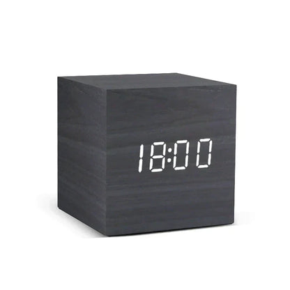 Wooden LED clock with temperature display, digital time display and minimalist design – perfect for bedroom and office