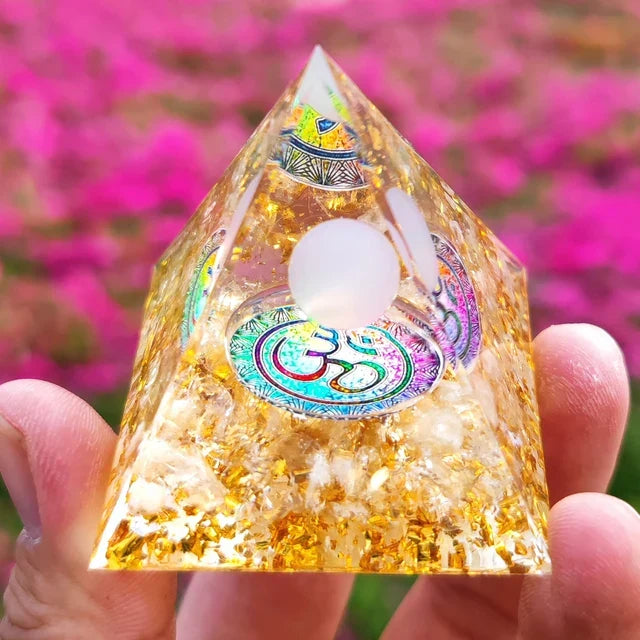 Skanto Skanto | Amethyst Peridot Orgone Pyramid - Energy Generator Crystal Reiki Chakra Orgonite Meditation Tool