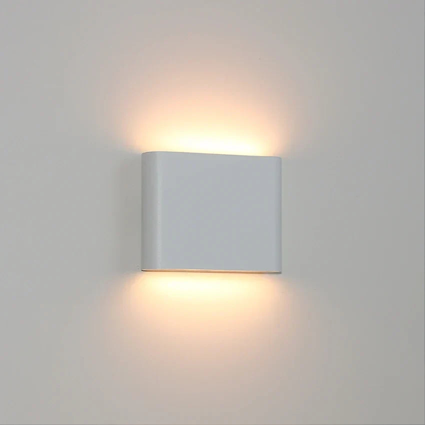 Weatherproof LED Wall Light, Robust Decorative Wall Lamp for Indoor and Outdoor Use | Karnz