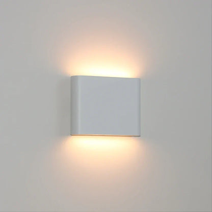 Weatherproof LED Wall Light, Robust Decorative Wall Lamp for Indoor and Outdoor Use | Karnz