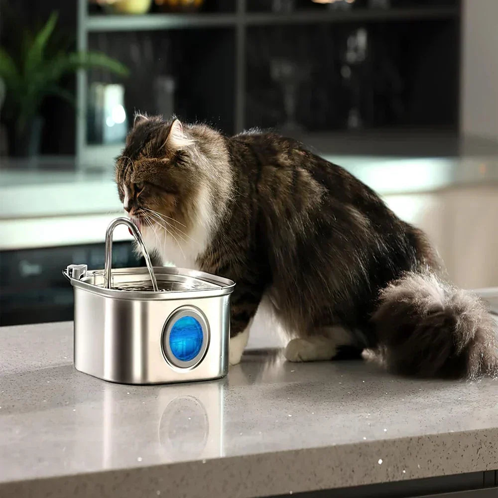 Skanto | Skanto Felindra Cat Water Fountain | Stainless Steel | Flowing Water for Better Hydration | Quiet & Hygienic | 2,5 L Capacity