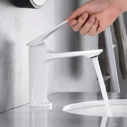Skanto | Elegant Bathroom Faucet - with Single Lever for Timeless Comfort