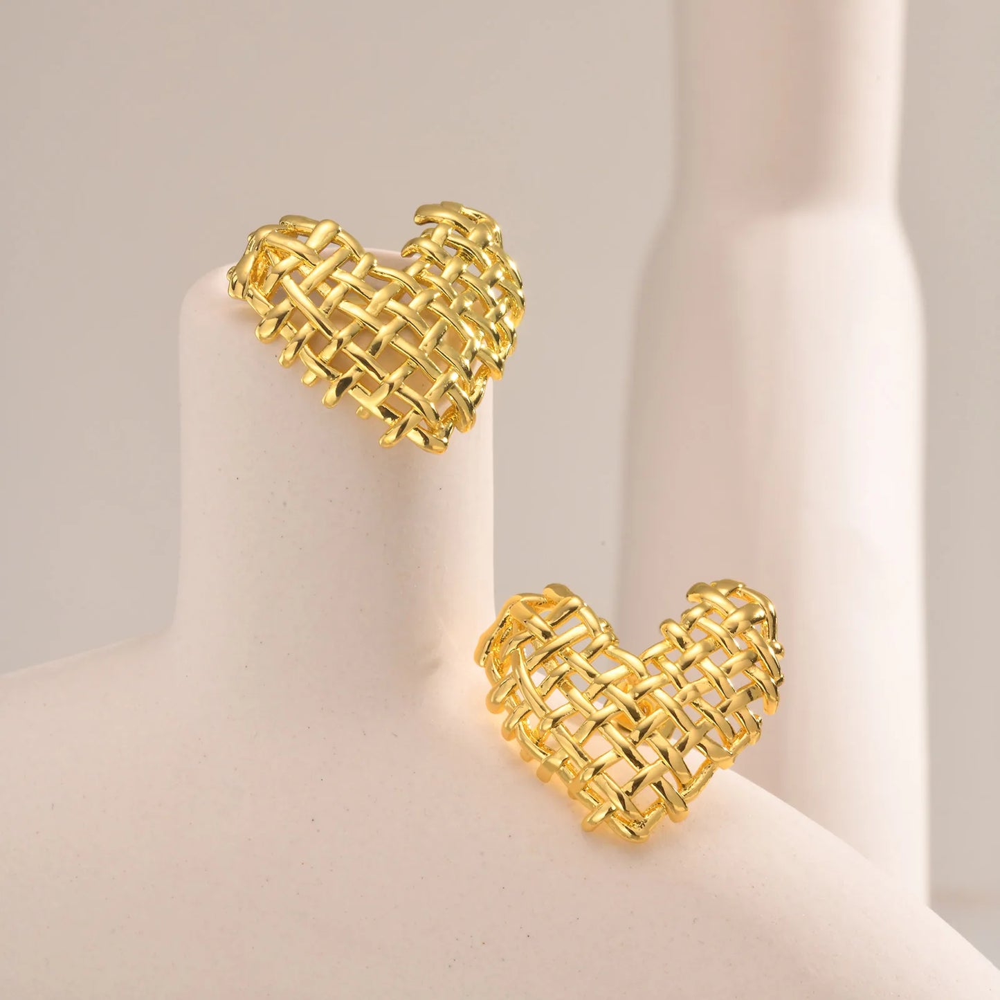 Skanto | 14k Woven Heart Earrings