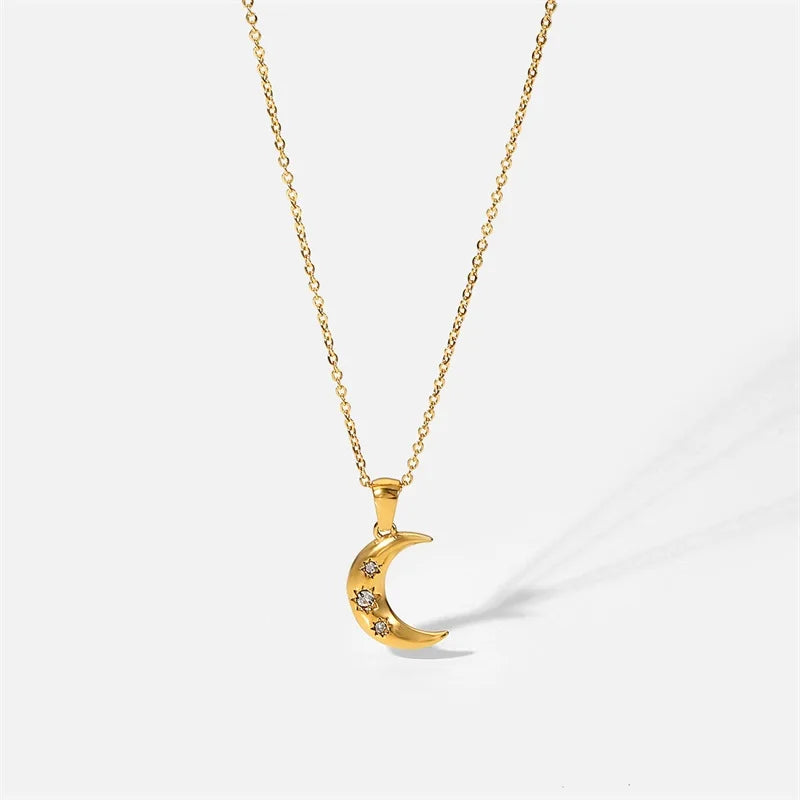 Skanto | 18k Diamond Adorned Crescent Moon Necklace