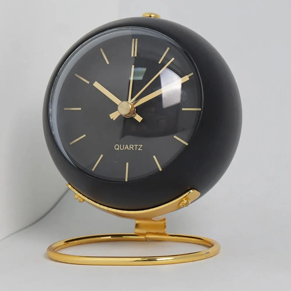Minimalist Scandinavian table clock with silent quartz movement | Karnz